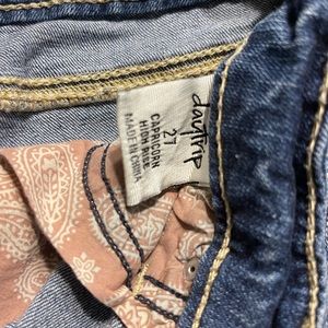 Day trip jean shorts size 27
